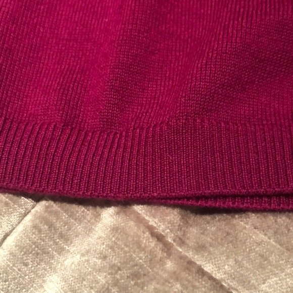 Trina TURK 100% Merino Wool Twist V-Neck Sweater - Picture 11 of 13